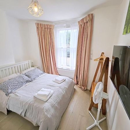 Two Bedroom Flat With Private Patio In Battersea London Kültér fotó