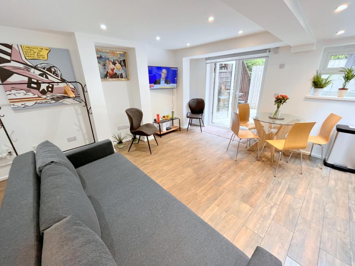 Two Bedroom Flat With Private Patio In Battersea London Kültér fotó