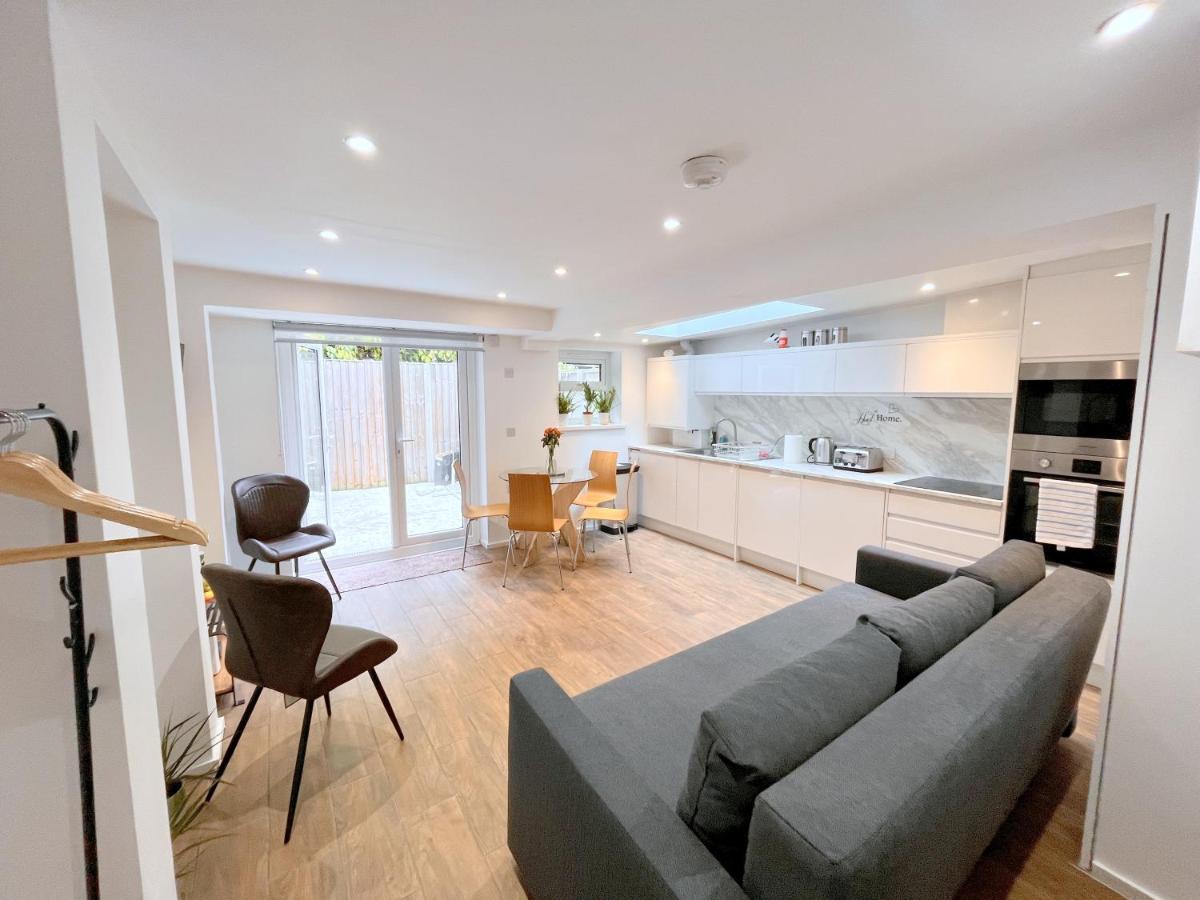 Two Bedroom Flat With Private Patio In Battersea London Kültér fotó