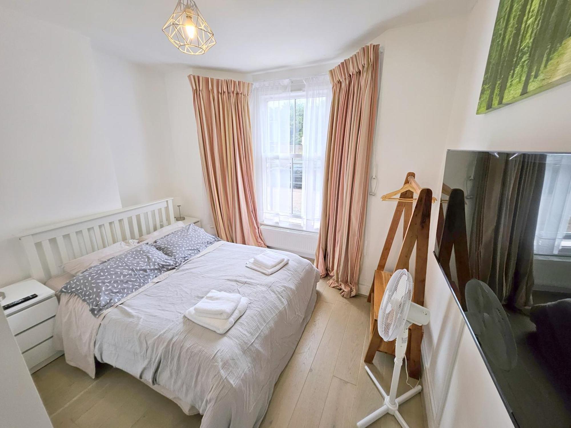 Two Bedroom Flat With Private Patio In Battersea London Kültér fotó